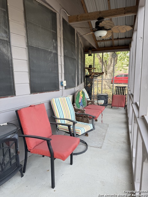 Listing photo id 2 for 508 Thornton E