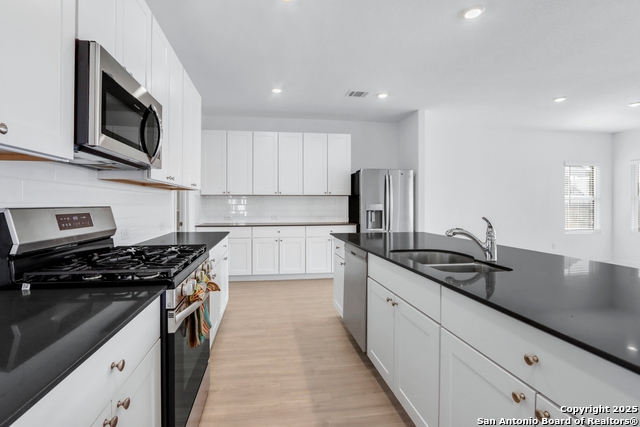 Listing photo id 8 for 8904 James Bowie