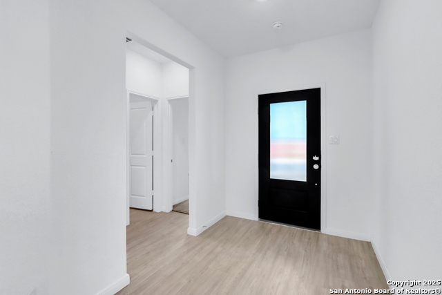 Listing photo id 9 for 8904 James Bowie