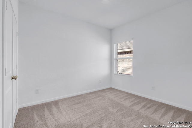 Listing photo id 12 for 8904 James Bowie