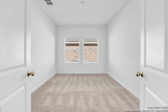 Listing photo id 13 for 8904 James Bowie