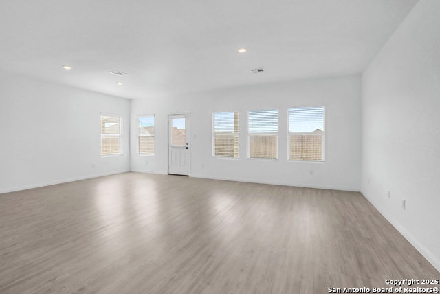 Listing photo id 14 for 8904 James Bowie