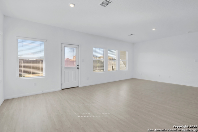 Listing photo id 15 for 8904 James Bowie