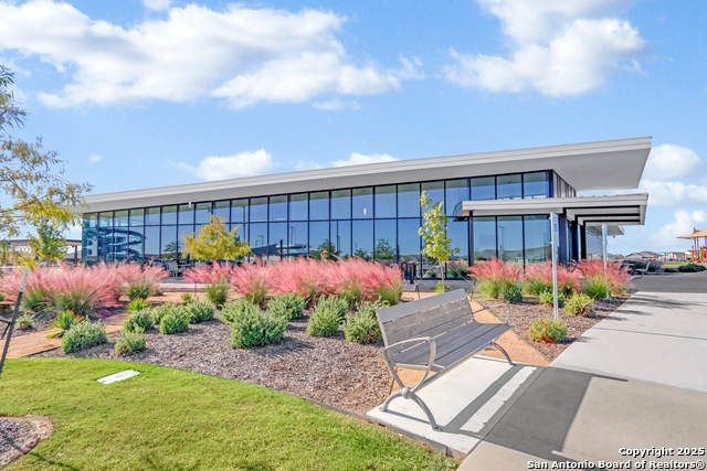 Listing photo id 19 for 8904 James Bowie