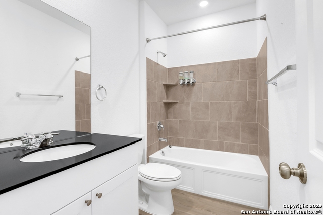 Listing photo id 22 for 8904 James Bowie