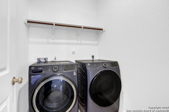 Listing photo id 23 for 8904 James Bowie