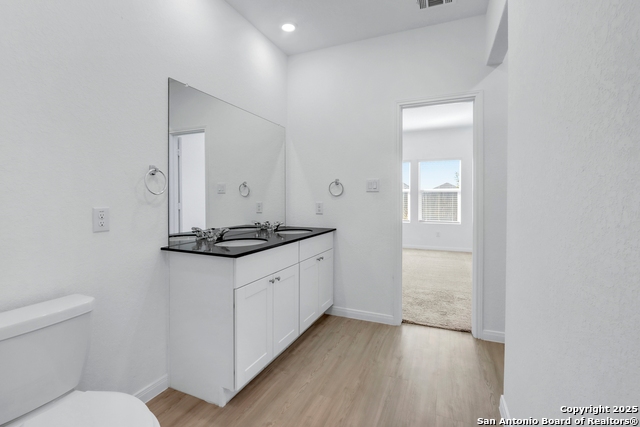 Listing photo id 25 for 8904 James Bowie