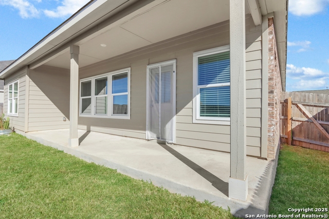 Listing photo id 26 for 8904 James Bowie