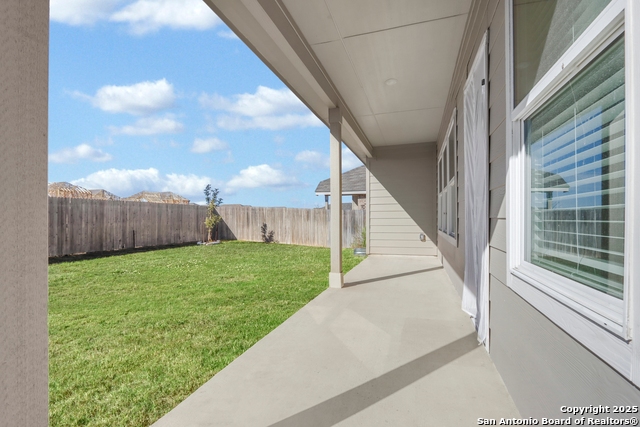 Listing photo id 27 for 8904 James Bowie