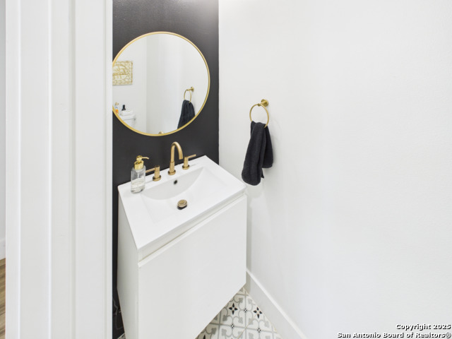 Image 29 of 37 For 921 County Road 2801