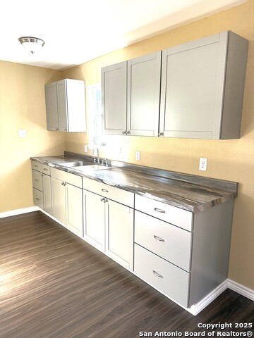 Image 4 of 22 For 305 Youst