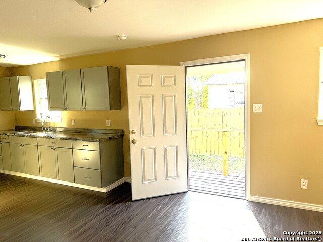 Image 5 of 22 For 305 Youst