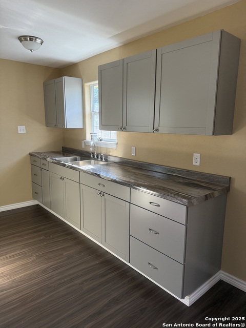 Image 8 of 22 For 305 Youst