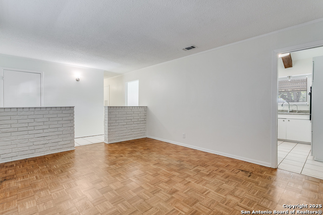 Image 5 of 24 For 502 Thames