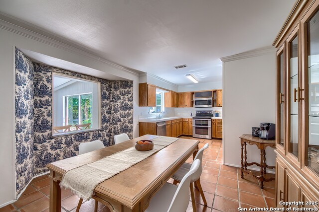 Image 11 of 36 For 2618 Waterford Dr.