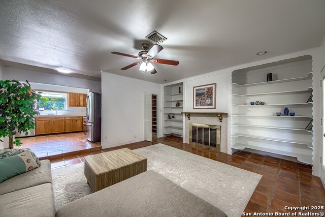 Image 16 of 36 For 2618 Waterford Dr.