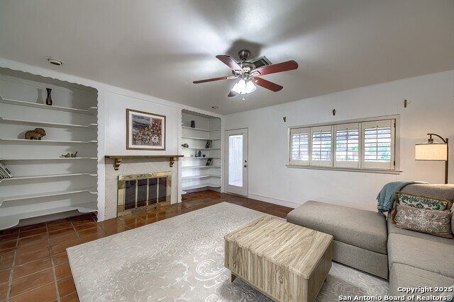 Image 17 of 36 For 2618 Waterford Dr.