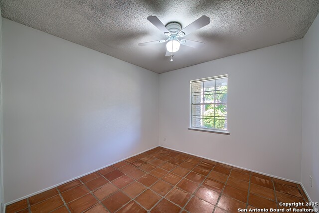 Image 20 of 36 For 2618 Waterford Dr.