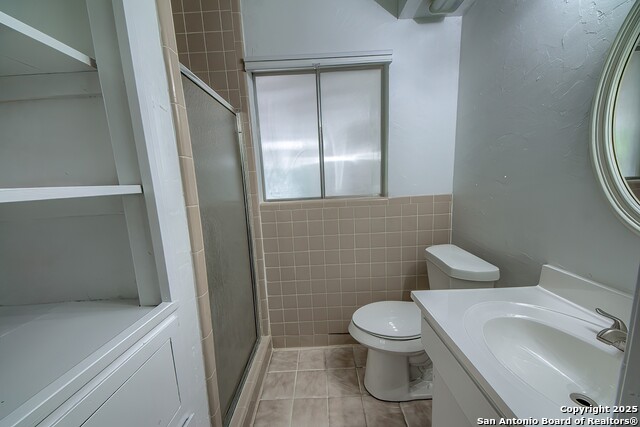 Image 26 of 36 For 2618 Waterford Dr.