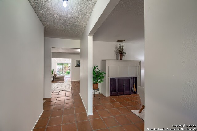 Image 4 of 36 For 2618 Waterford Dr.