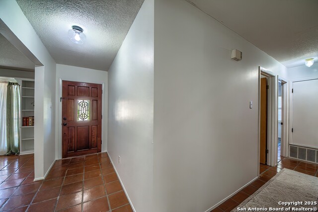 Image 5 of 36 For 2618 Waterford Dr.