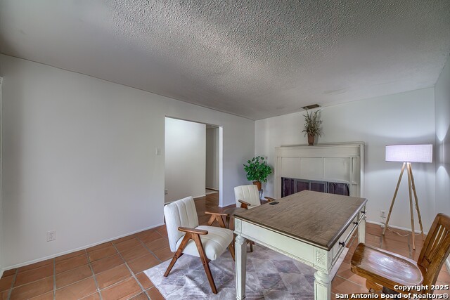 Image 8 of 36 For 2618 Waterford Dr.