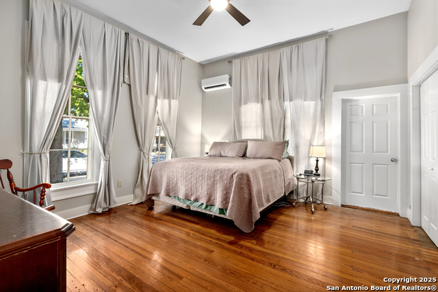 Listing photo id 8 for 306 Devine Street