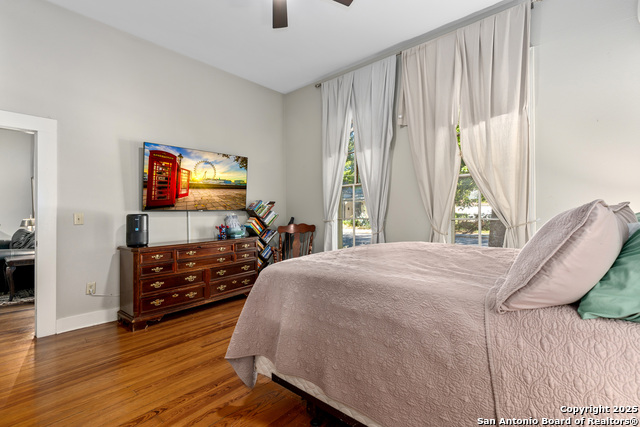 Listing photo id 9 for 306 Devine Street