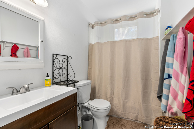 Listing photo id 17 for 306 Devine Street