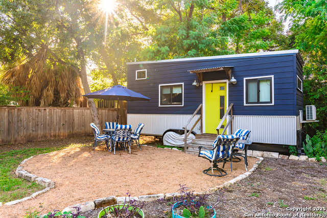 Listing photo id 20 for 306 Devine Street