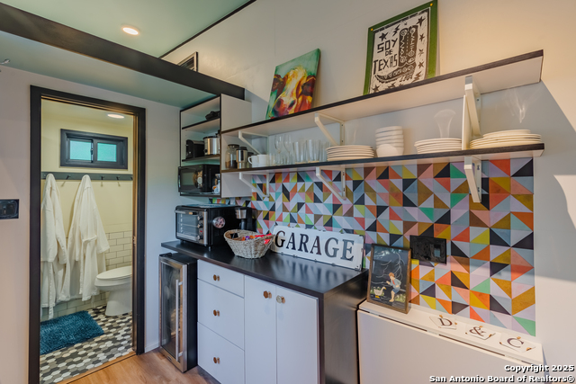 Listing photo id 24 for 306 Devine Street