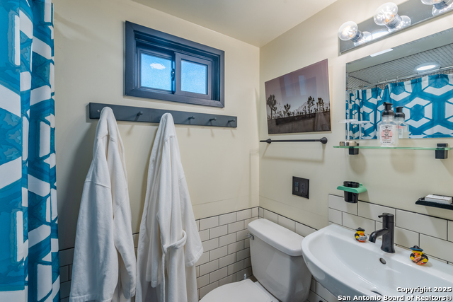 Listing photo id 25 for 306 Devine Street