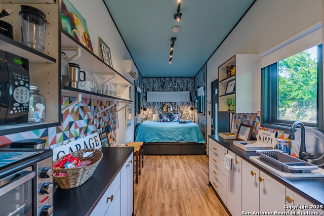 Listing photo id 27 for 306 Devine Street