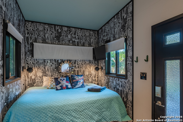 Listing photo id 28 for 306 Devine Street