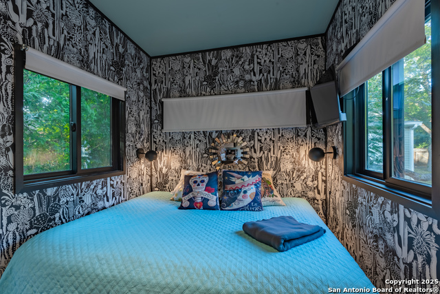 Listing photo id 29 for 306 Devine Street