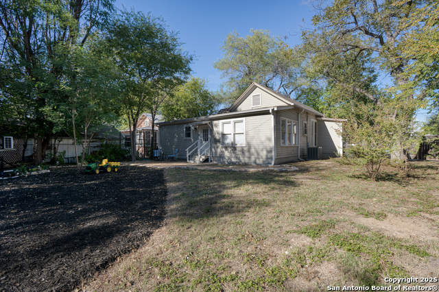 Listing photo id 30 for 306 Devine Street