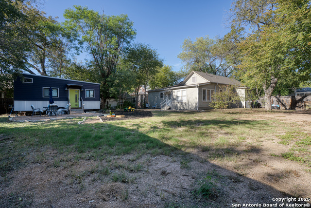 Listing photo id 32 for 306 Devine Street