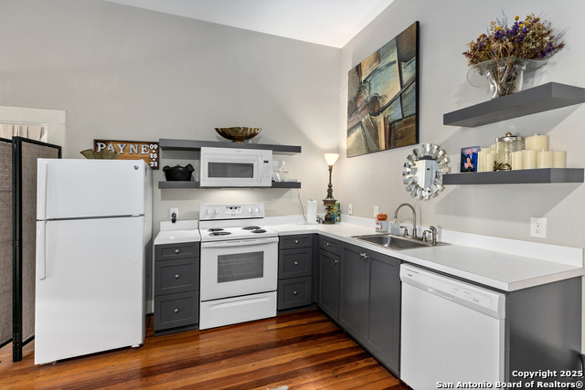 Listing photo id 5 for 306 Devine Street