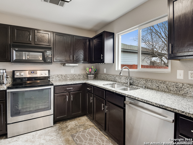 Image 8 of 20 For 3946 Wisteria Way