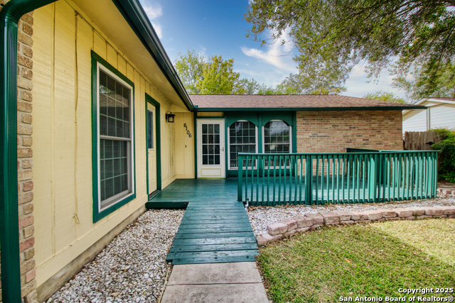 Listing photo id 0 for 6106 Little Brandywine