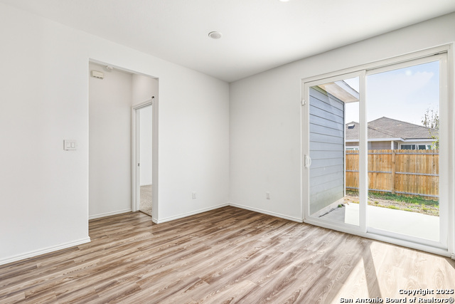 Listing photo id 10 for 4426 Chandler  #3