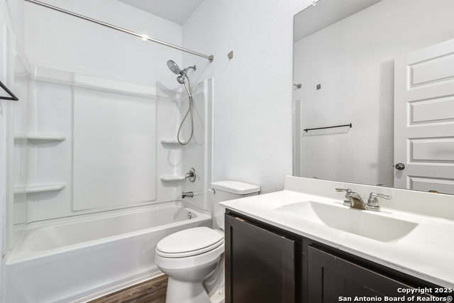 Listing photo id 17 for 4426 Chandler  #3