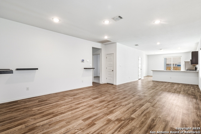 Listing photo id 2 for 4426 Chandler  #3