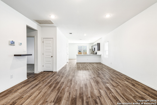 Listing photo id 3 for 4426 Chandler  #3