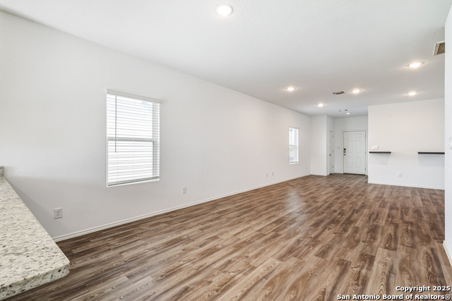 Listing photo id 6 for 4426 Chandler  #3