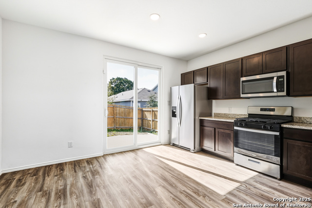 Listing photo id 7 for 4426 Chandler  #3