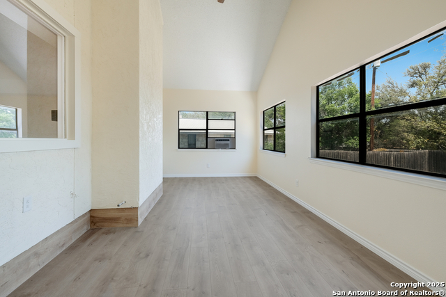 Image 20 of 41 For 8614 Brookhaven Dr