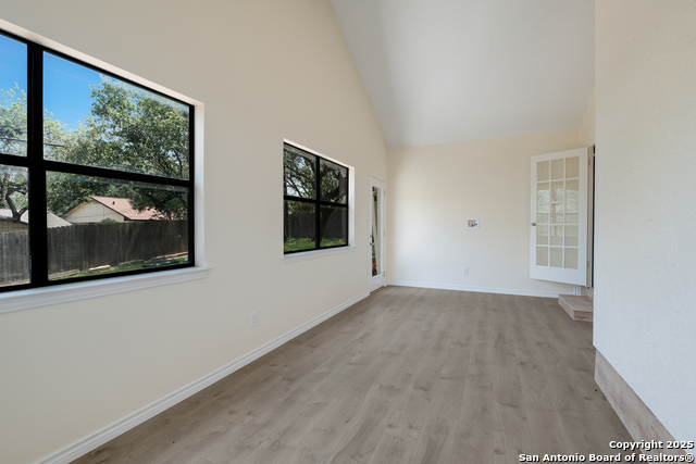 Image 21 of 41 For 8614 Brookhaven Dr