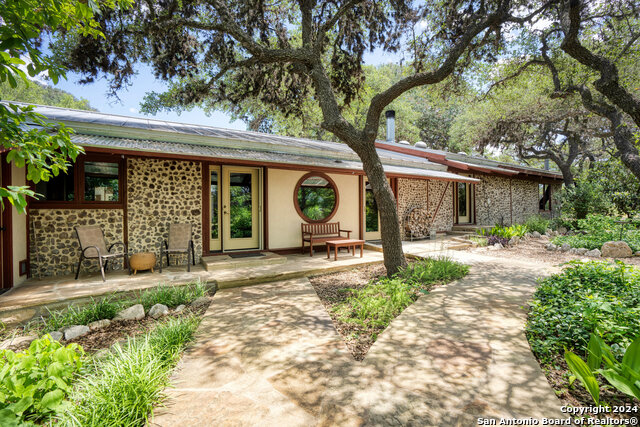 Listing photo id 1 for 801 Mickle Creek