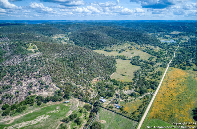 Listing photo id 3 for 801 Mickle Creek